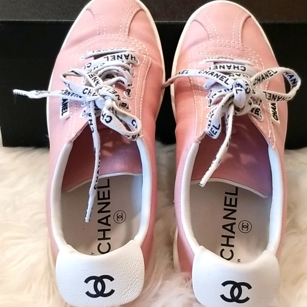 CHANEL low top